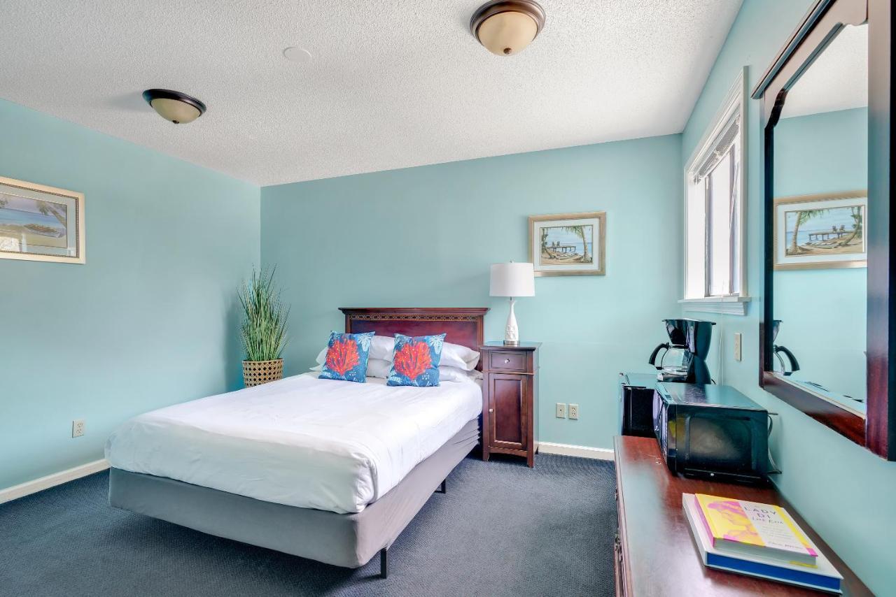 Admiral'S Quarters Motel Кюр Бийч Екстериор снимка