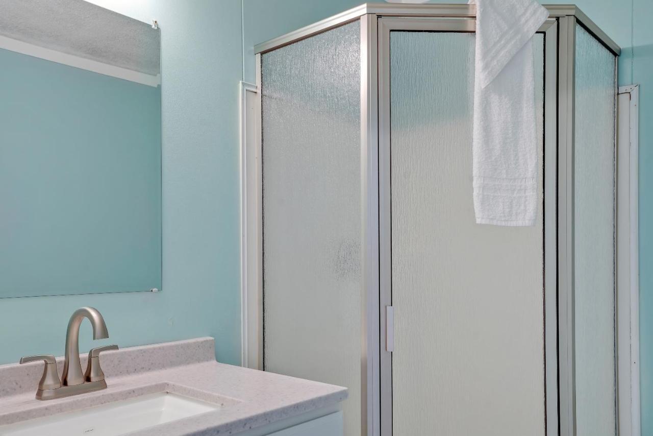 Admiral'S Quarters Motel Кюр Бийч Екстериор снимка