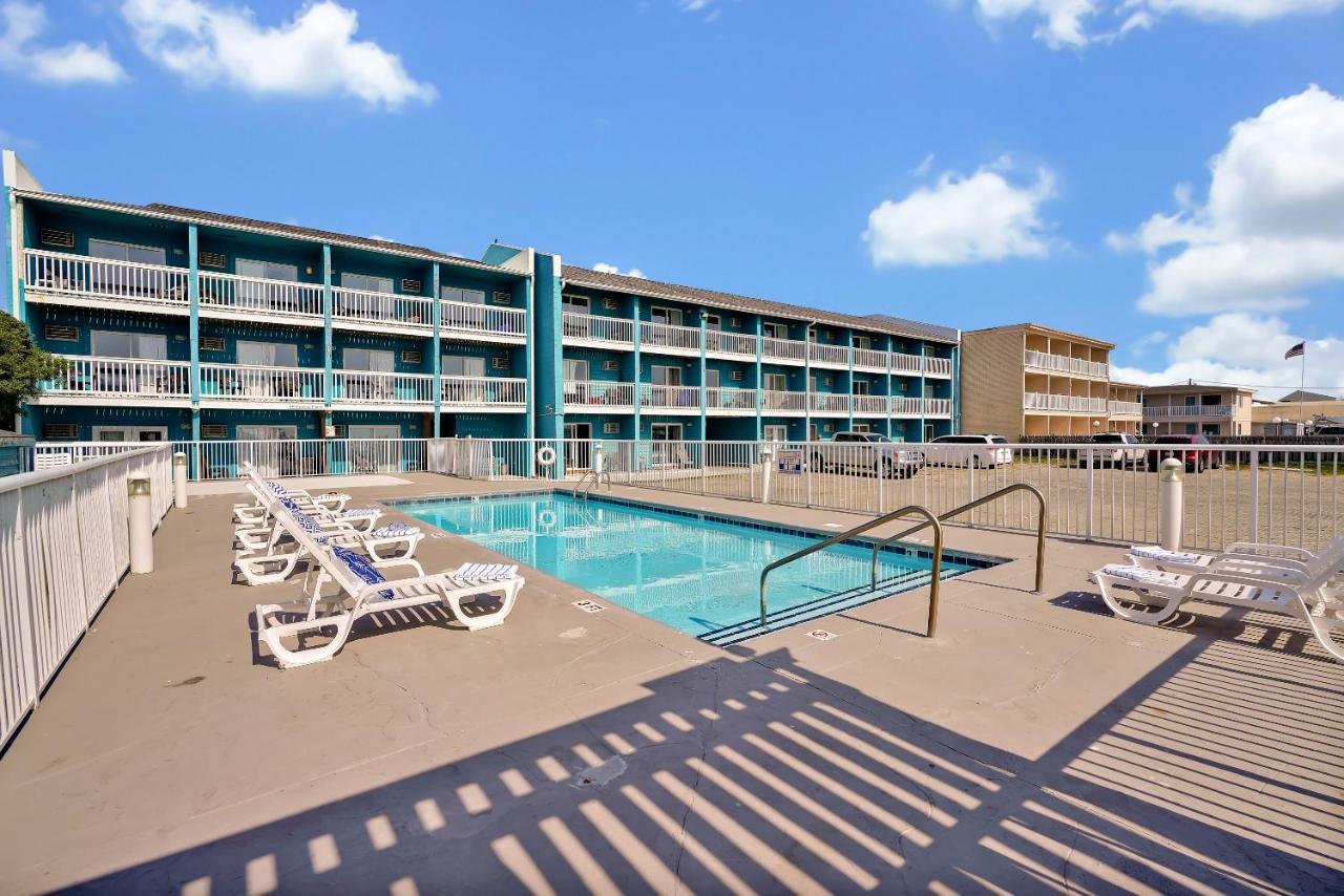 Admiral'S Quarters Motel Кюр Бийч Екстериор снимка