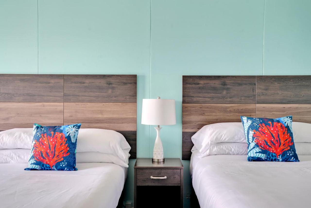 Admiral'S Quarters Motel Кюр Бийч Екстериор снимка