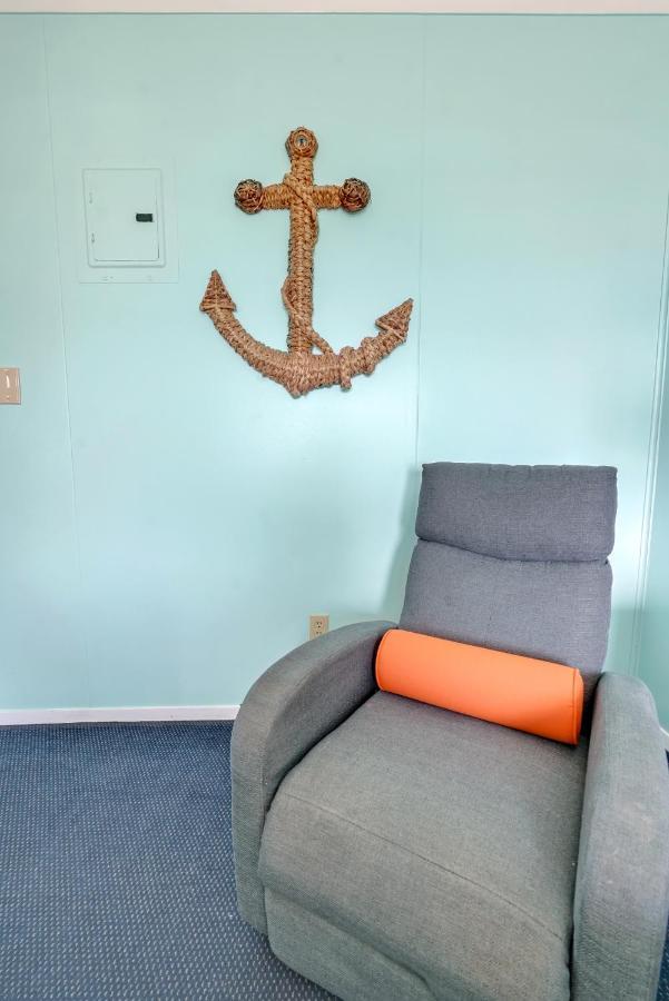 Admiral'S Quarters Motel Кюр Бийч Екстериор снимка